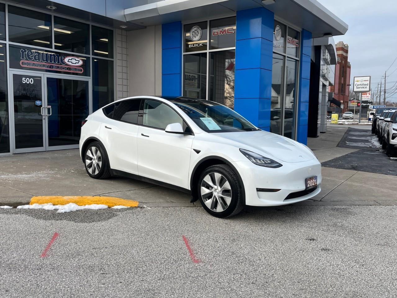 2021 Tesla Model Y STANDARD RANGE LOCAL TRADE Photo2