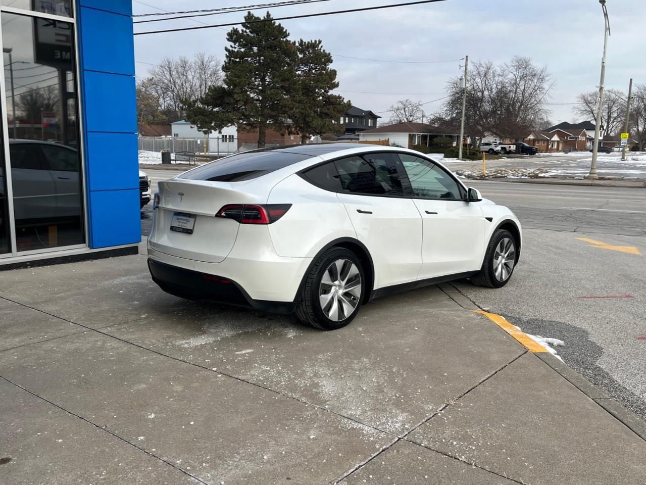 2021 Tesla Model Y STANDARD RANGE LOCAL TRADE Photo4