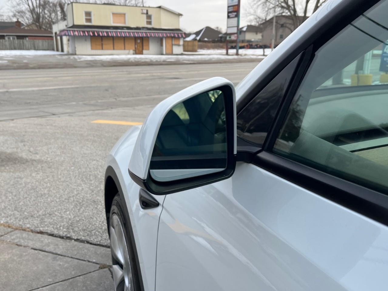 2021 Tesla Model Y STANDARD RANGE LOCAL TRADE Photo