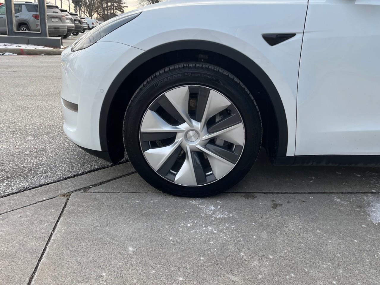 2021 Tesla Model Y STANDARD RANGE LOCAL TRADE Photo