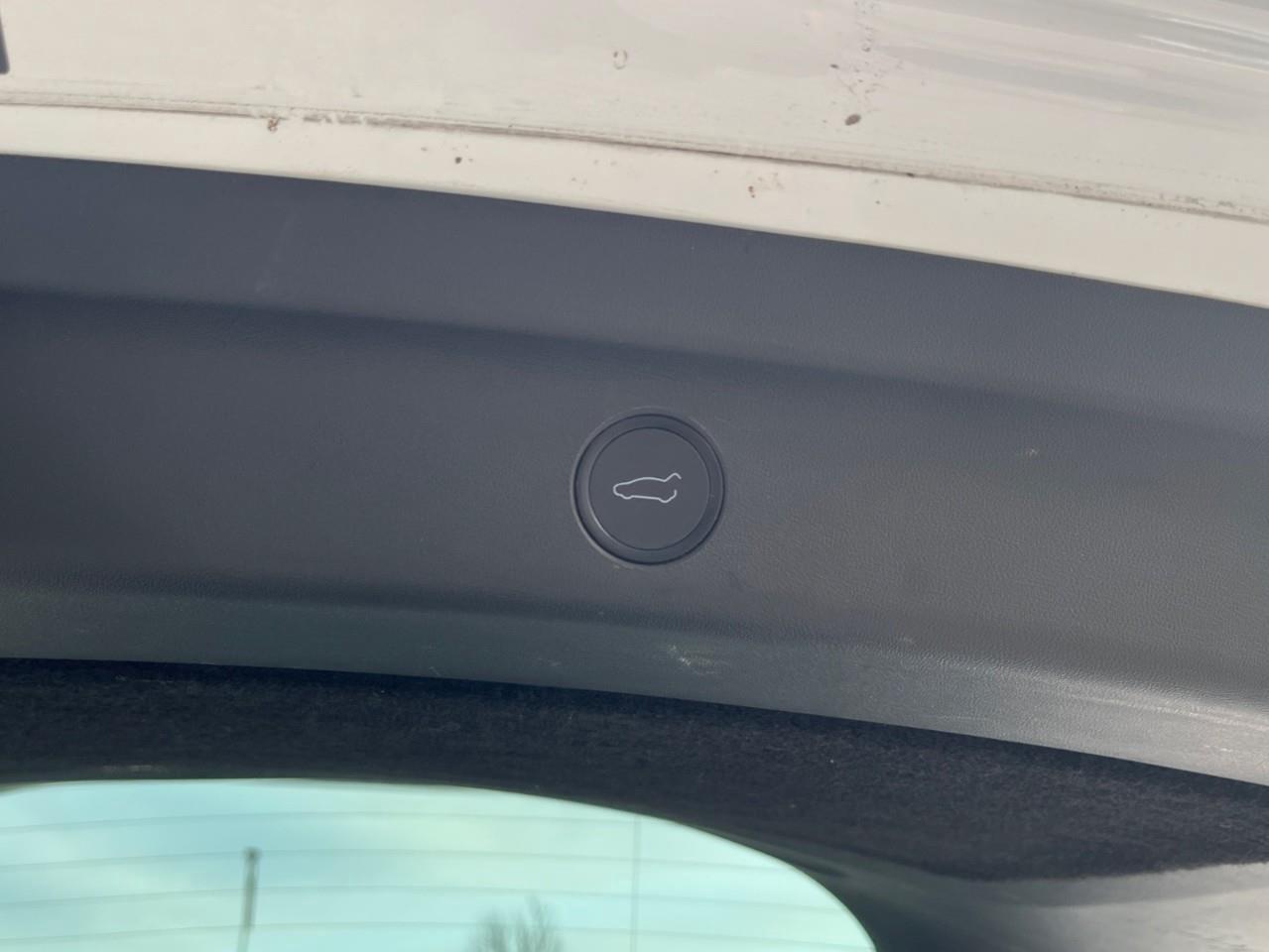 2021 Tesla Model Y STANDARD RANGE LOCAL TRADE Photo