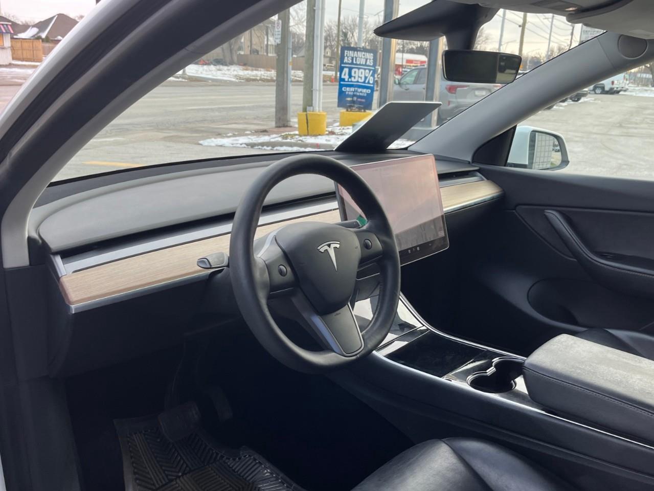 2021 Tesla Model Y STANDARD RANGE LOCAL TRADE Photo