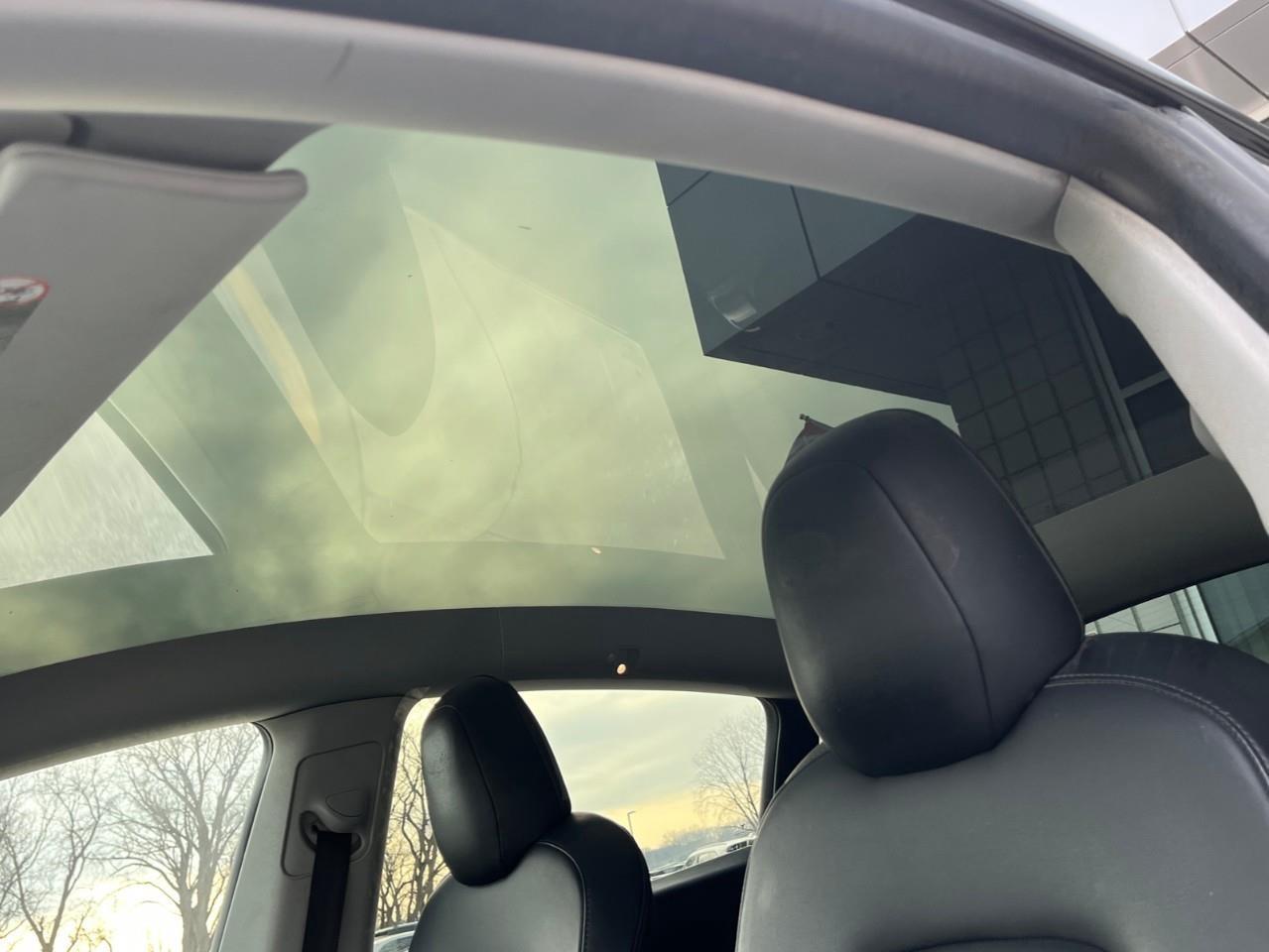 2021 Tesla Model Y STANDARD RANGE LOCAL TRADE Photo