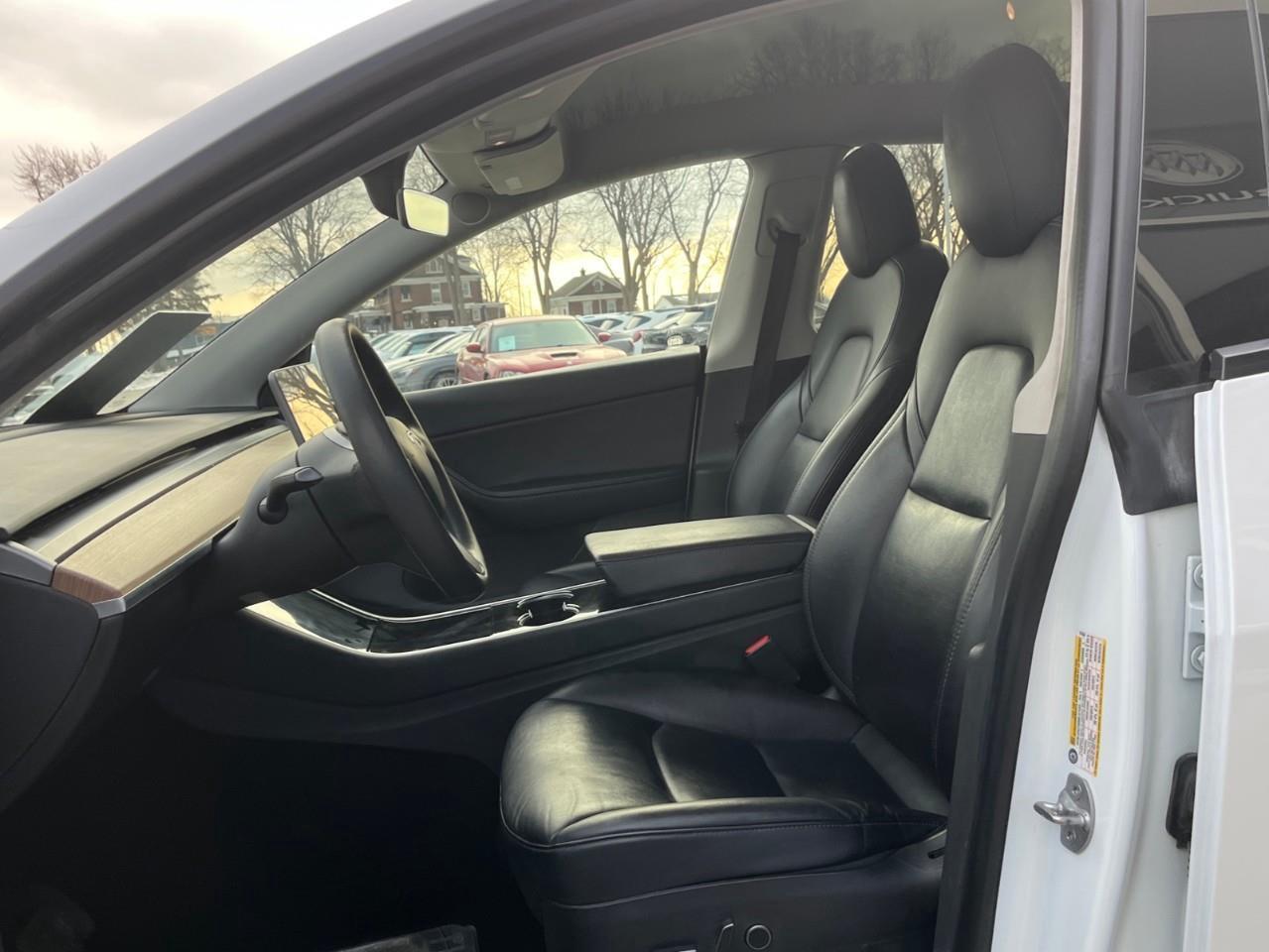 2021 Tesla Model Y STANDARD RANGE LOCAL TRADE Photo