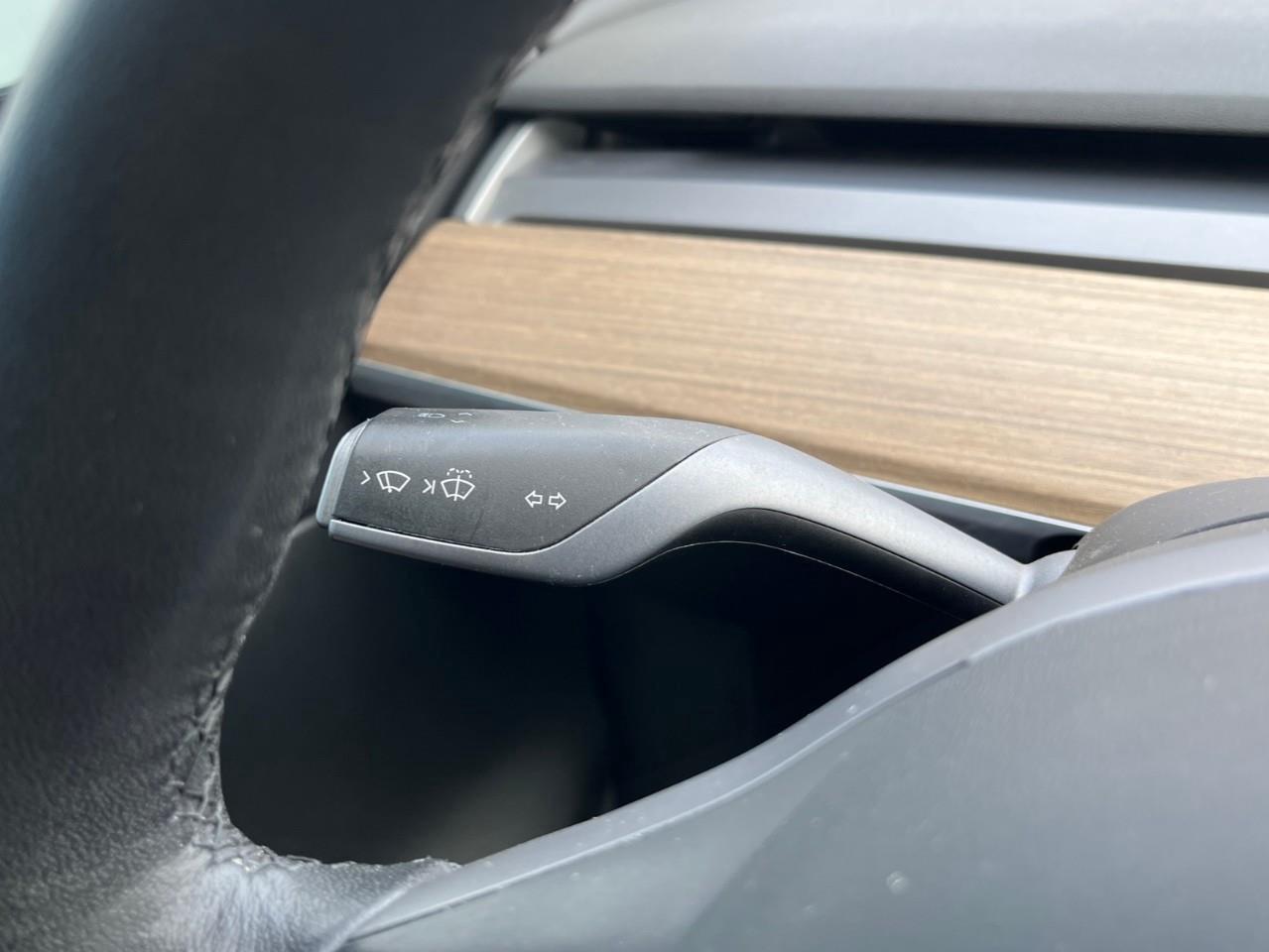 2021 Tesla Model Y STANDARD RANGE LOCAL TRADE Photo