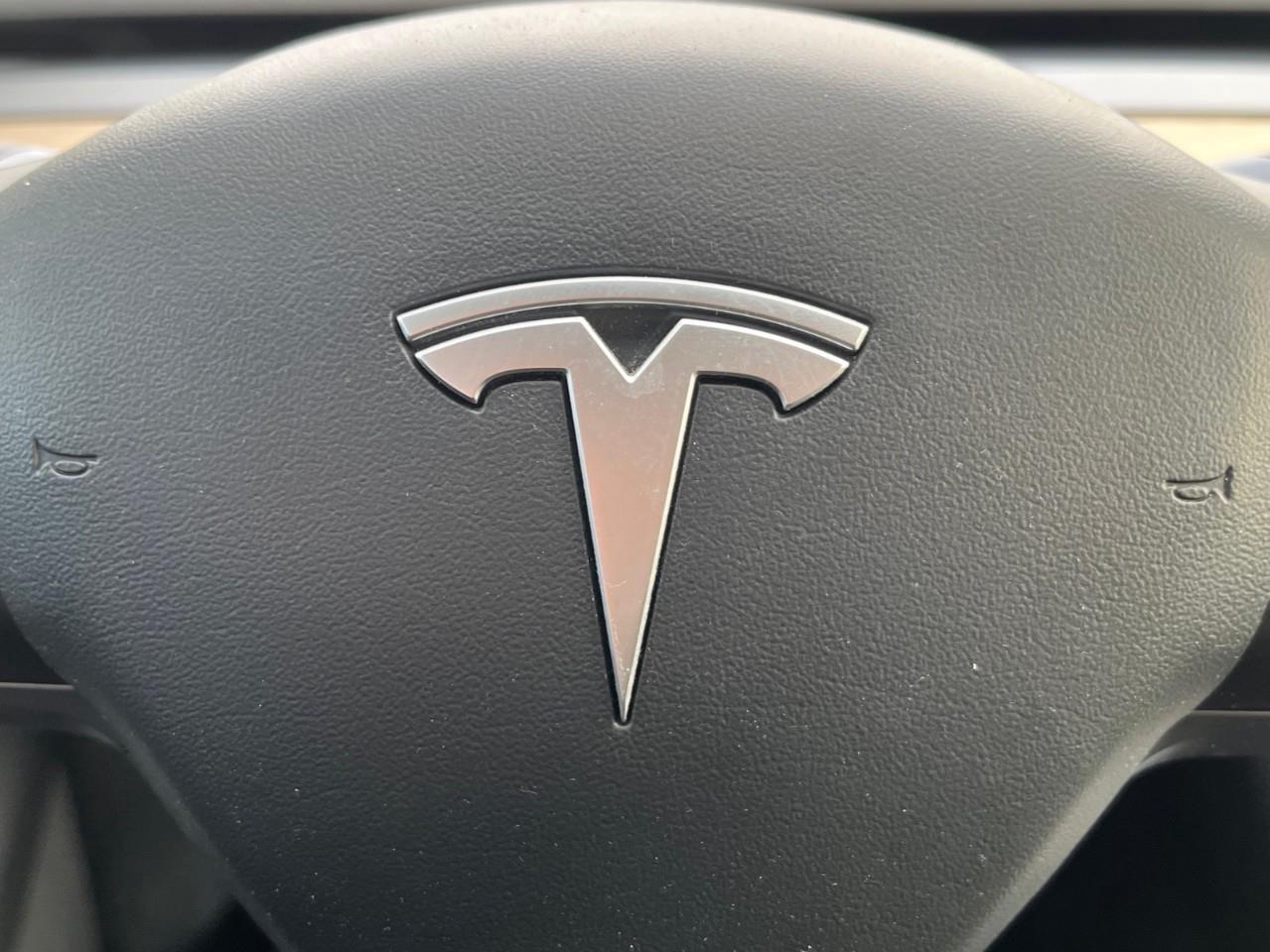 2021 Tesla Model Y STANDARD RANGE LOCAL TRADE Photo