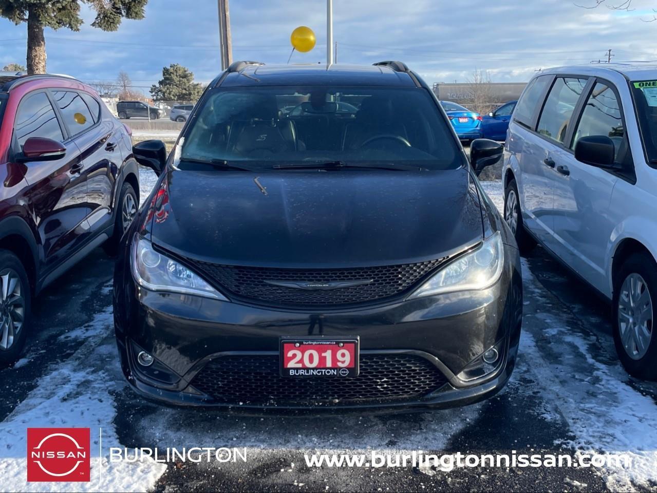 2019 Chrysler Pacifica LIMITED, LEATHER, STOW n GO, POWER SLIDING DOORS Photo0