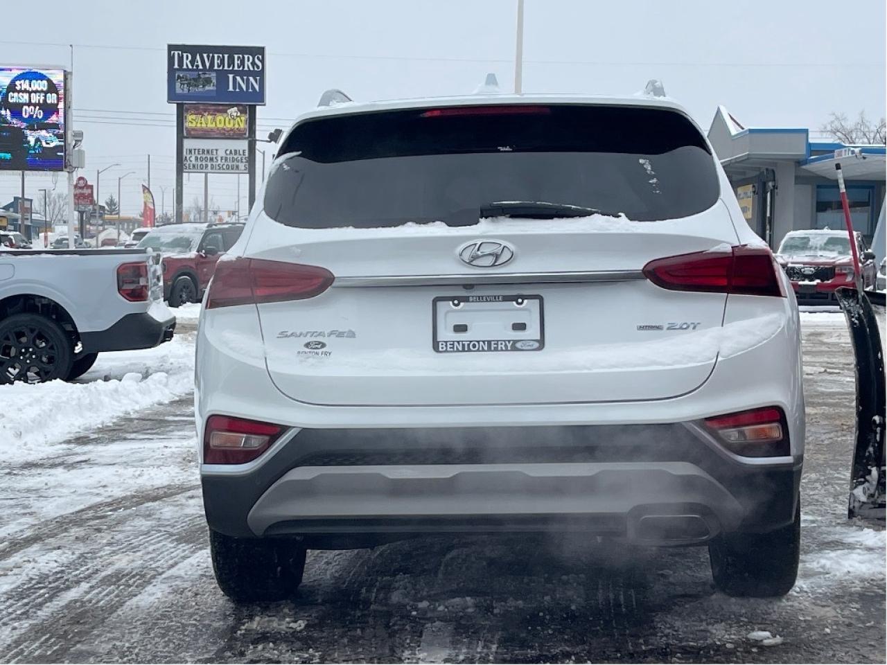 2019 Hyundai Santa Fe LUXURY PANO ROOF LEATHER LANE KEEP ONE OWNER Photo