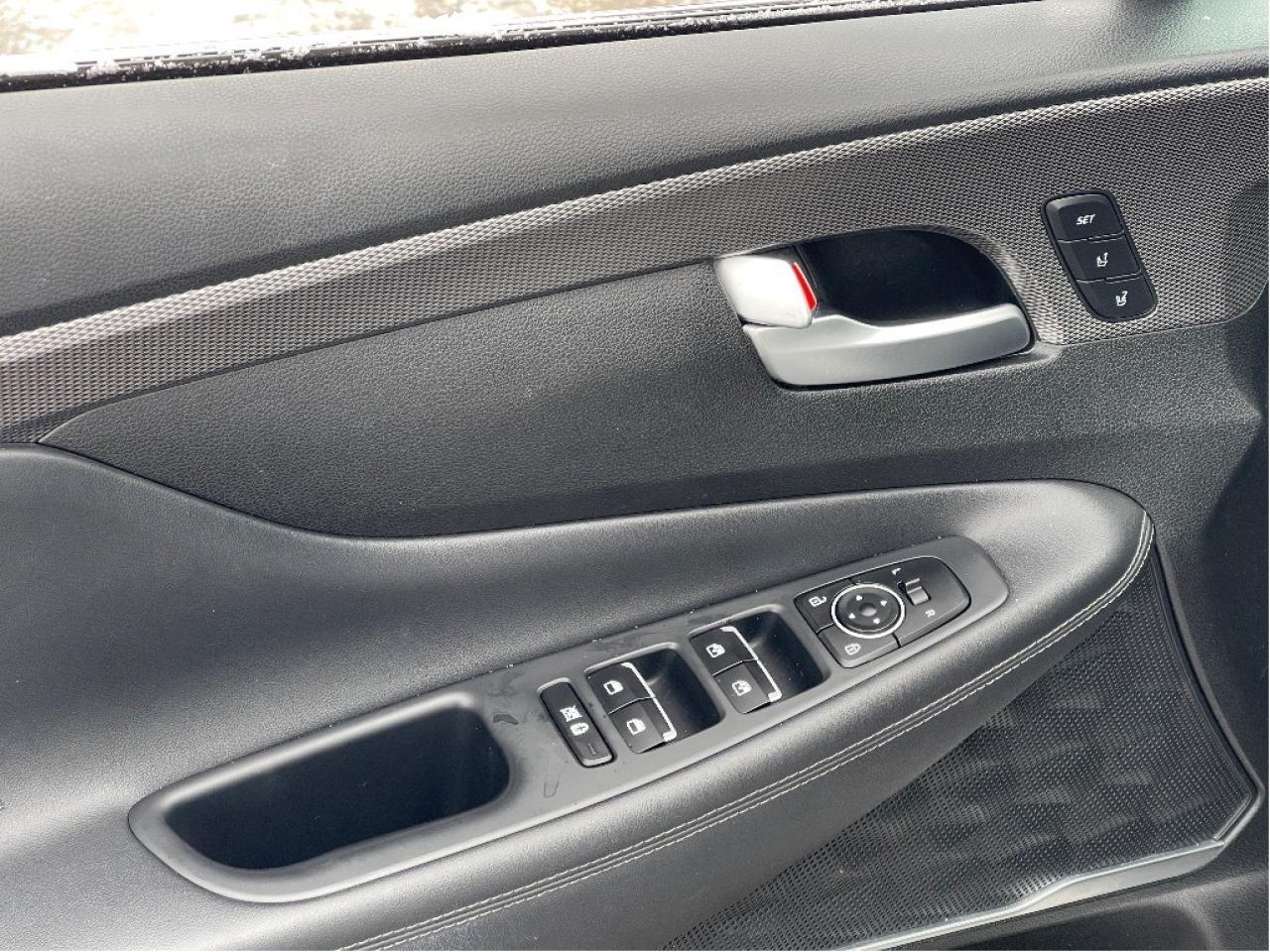 2019 Hyundai Santa Fe LUXURY PANO ROOF LEATHER LANE KEEP ONE OWNER Photo