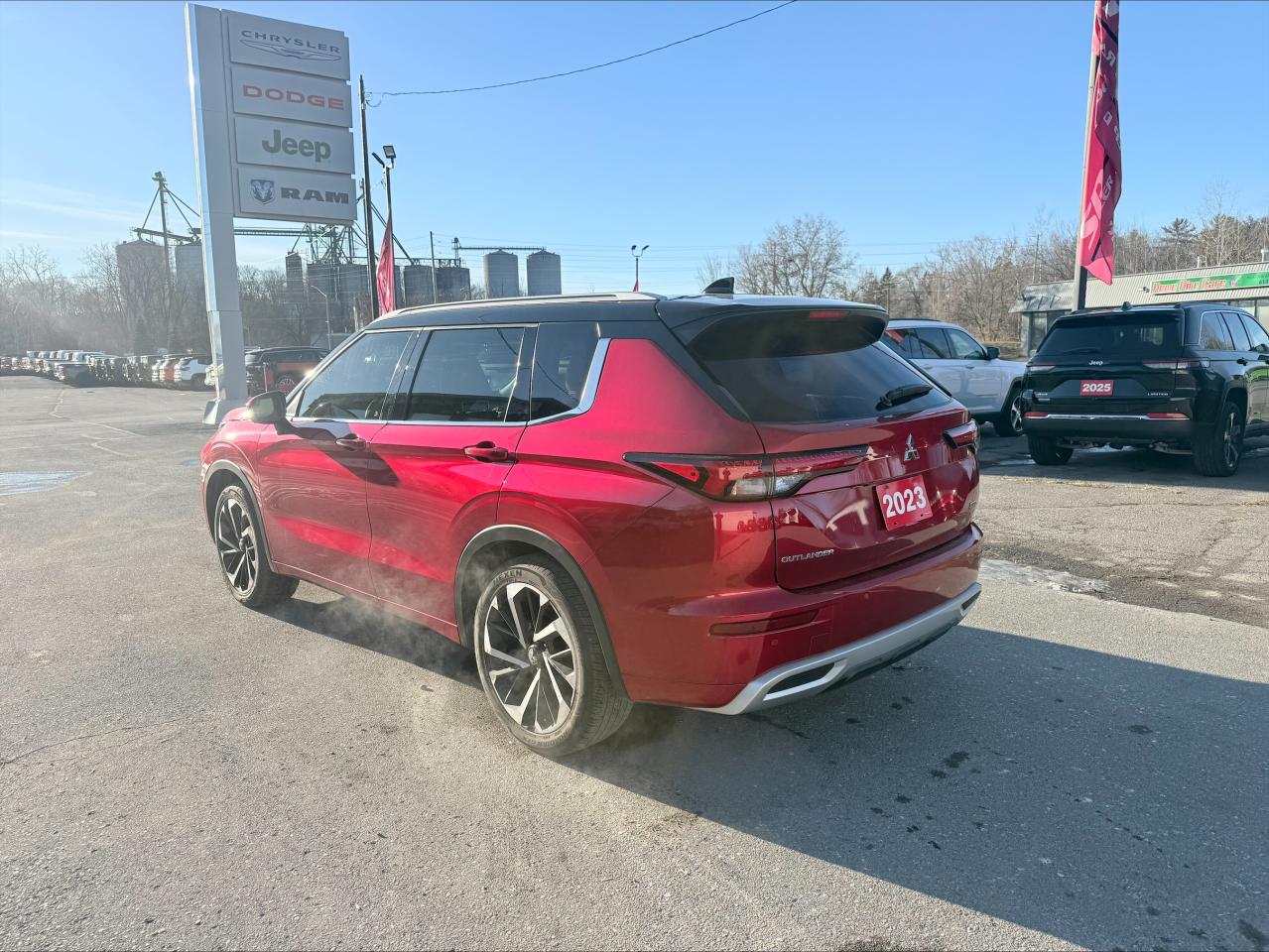 2023 Mitsubishi Outlander GT S-AWC- Pano Sunroof - Bose Sound - Clean Carfax Photo2