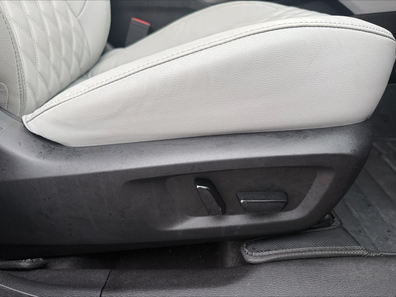 2023 Mitsubishi Outlander GT S-AWC- Pano Sunroof - Bose Sound - Clean Carfax Photo