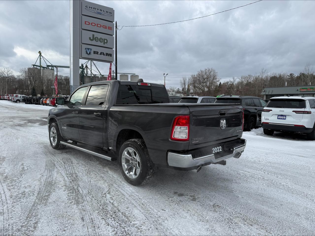 2022 RAM 1500 Big Horn 4x4 Crew Cab 5'7  Box - Alpine Sound! Photo2