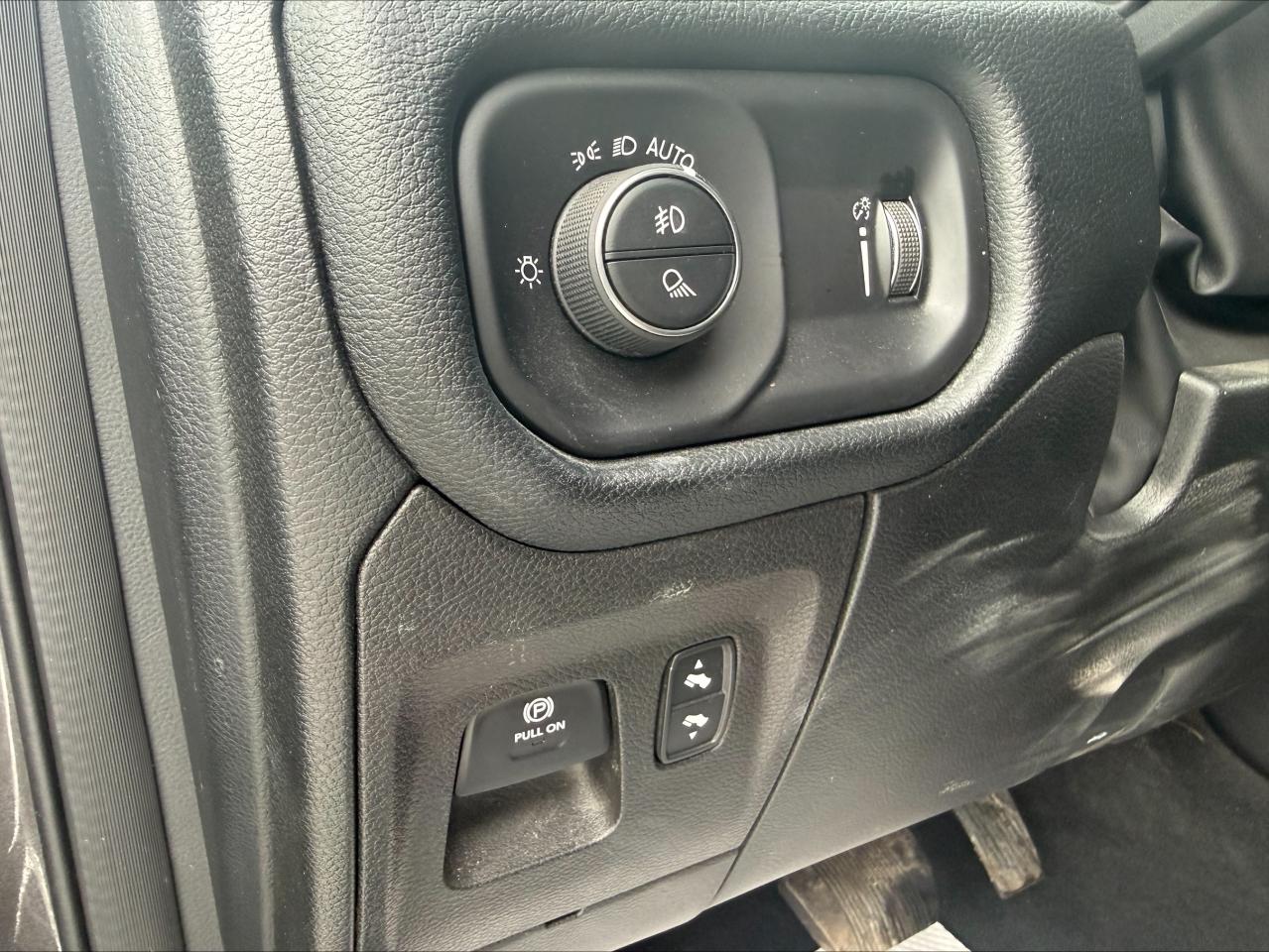 2022 RAM 1500 Big Horn 4x4 Crew Cab 5'7  Box - Alpine Sound! Photo