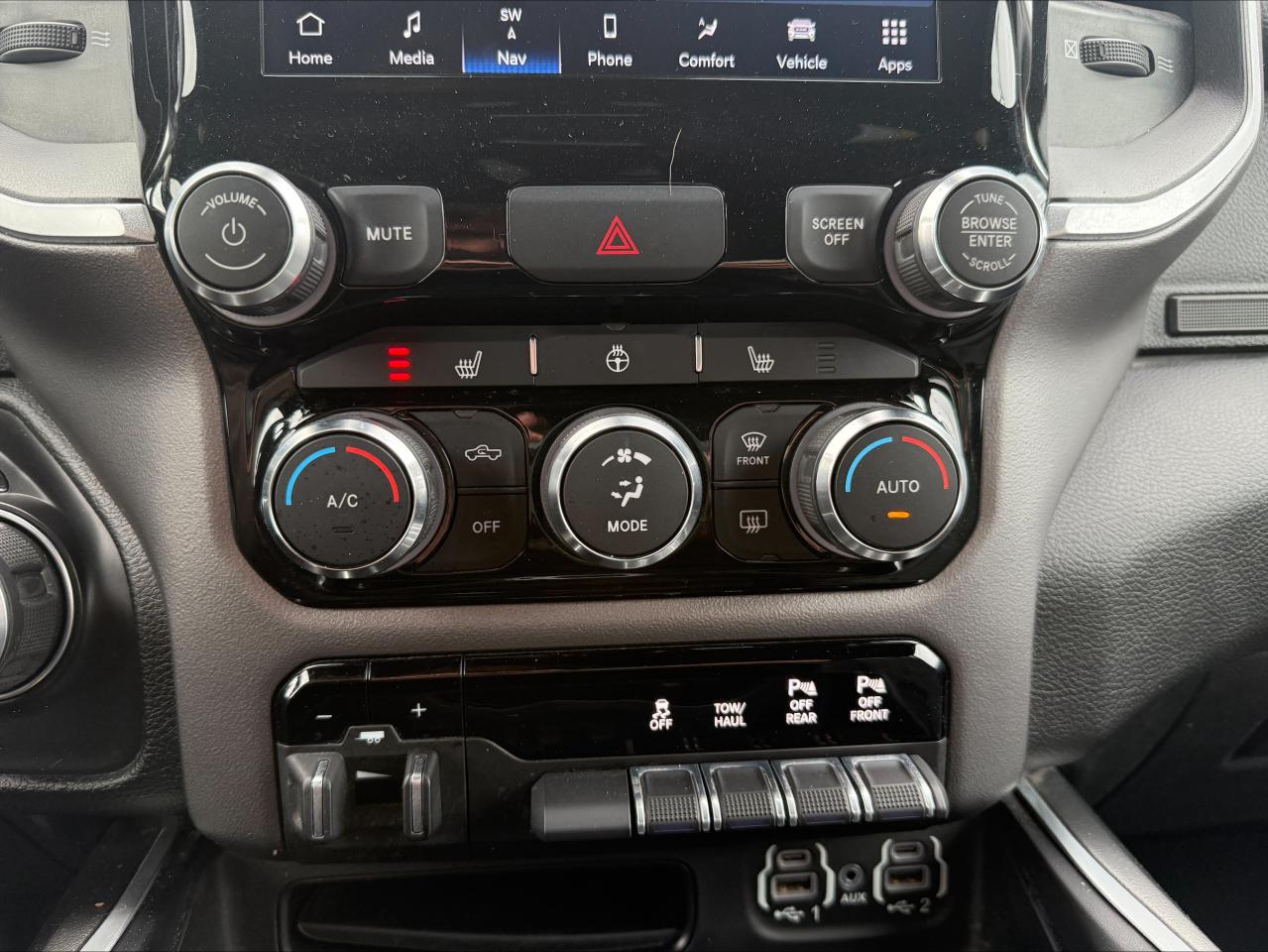 2022 RAM 1500 Big Horn 4x4 Crew Cab 5'7  Box - Alpine Sound! Photo