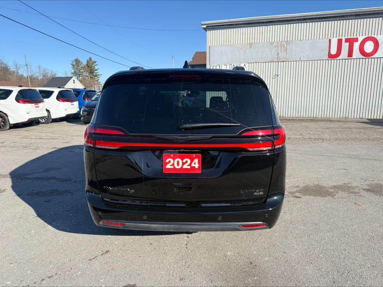 2024 Chrysler Pacifica LIMITED ALL  WHEEL DRIVE !!!  - PANOROOF - DEMO Photo