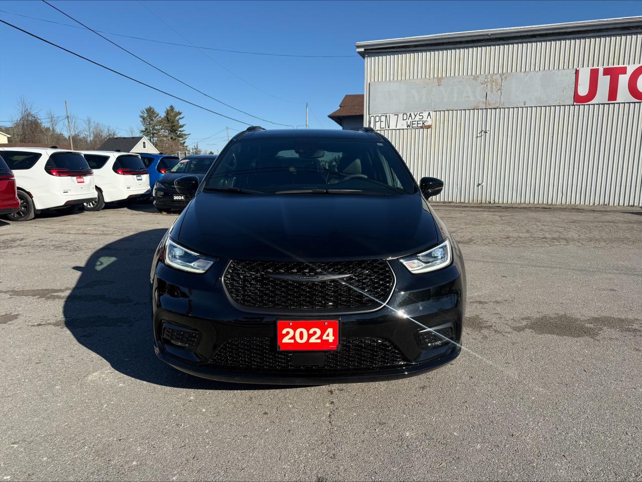 2024 Chrysler Pacifica LIMITED ALL  WHEEL DRIVE !!!  - PANOROOF - DEMO Photo