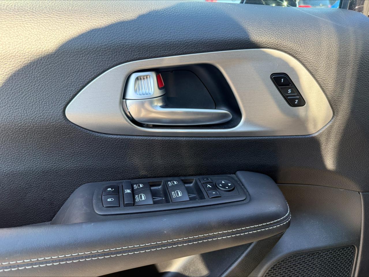 2024 Chrysler Pacifica LIMITED ALL  WHEEL DRIVE !!!  - PANOROOF - DEMO Photo