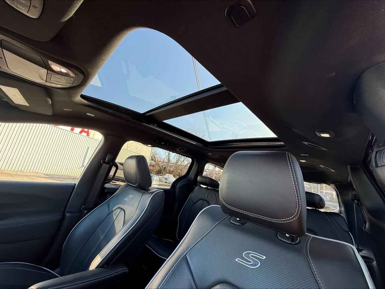 2024 Chrysler Pacifica LIMITED ALL  WHEEL DRIVE !!!  - PANOROOF - DEMO Photo