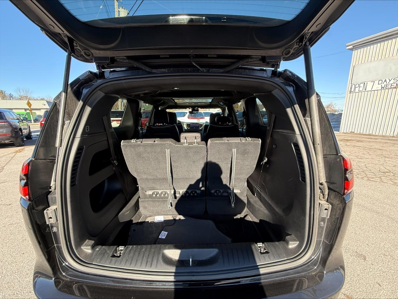 2024 Chrysler Pacifica LIMITED ALL  WHEEL DRIVE !!!  - PANOROOF - DEMO Photo