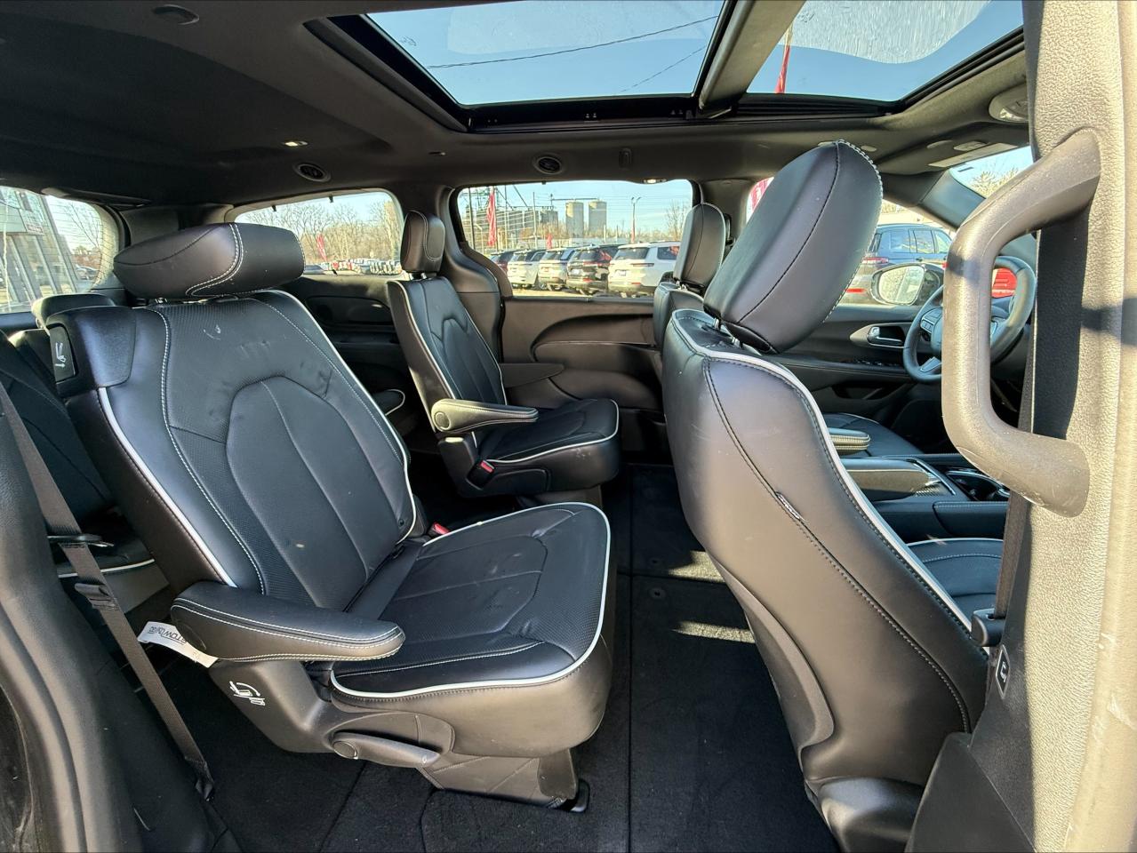 2024 Chrysler Pacifica LIMITED ALL  WHEEL DRIVE !!!  - PANOROOF - DEMO Photo