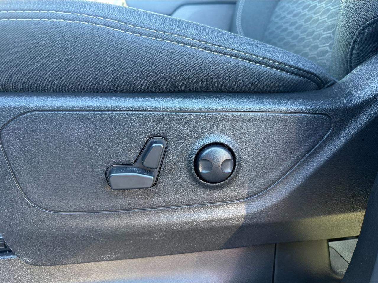 2025 RAM 1500 BIG HORN 4x4 -12 inch Nav- Night Edition, 1,400KM Photo