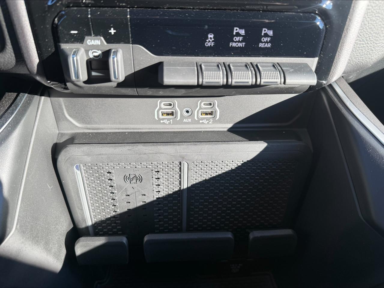 2025 RAM 1500 BIG HORN 4x4 -12 inch Nav- Night Edition, 1,400KM Photo