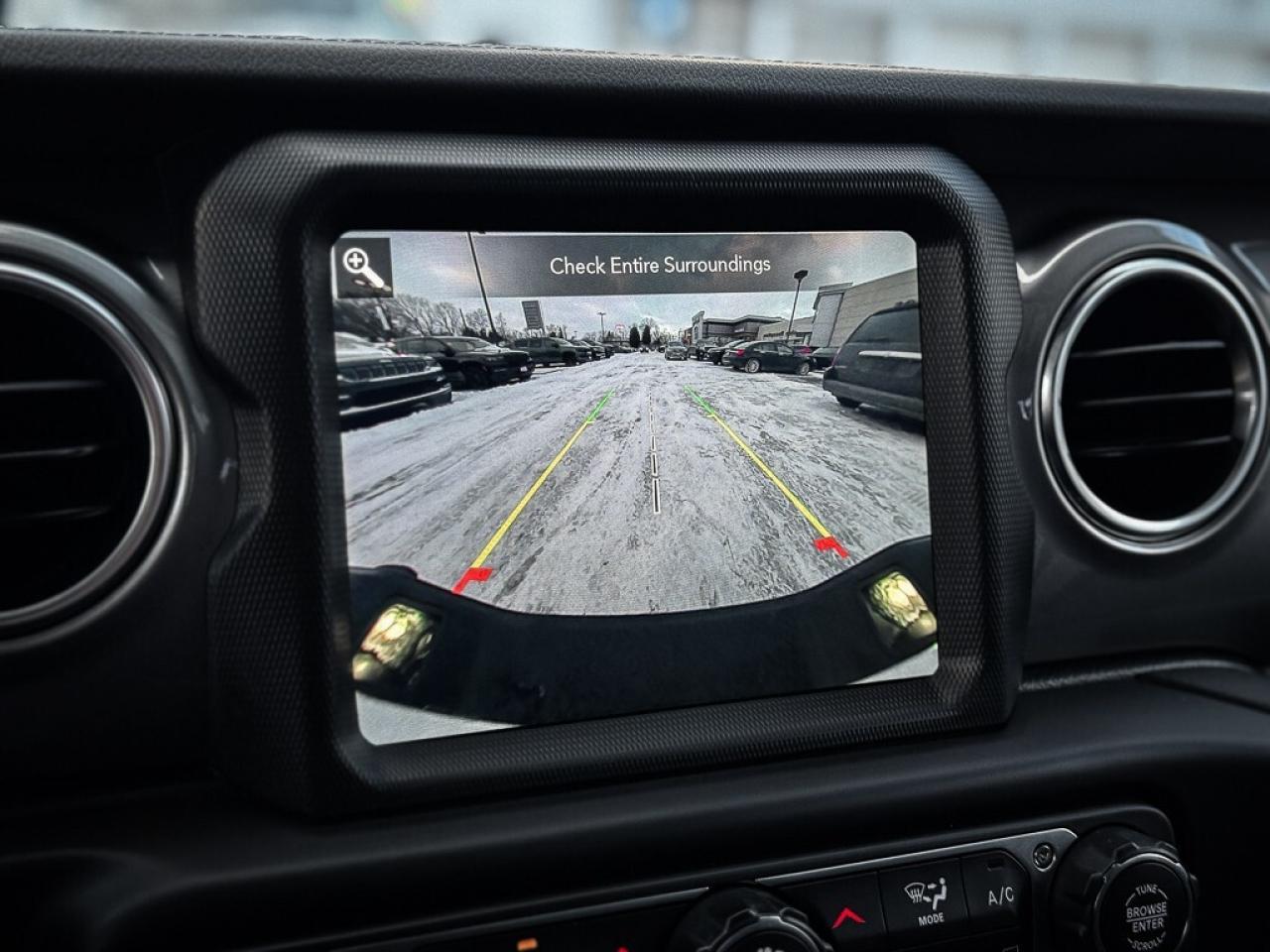 2021 Jeep Gladiator Overland   TOW PKG   HEATED SEATS   REMOTE START Photo