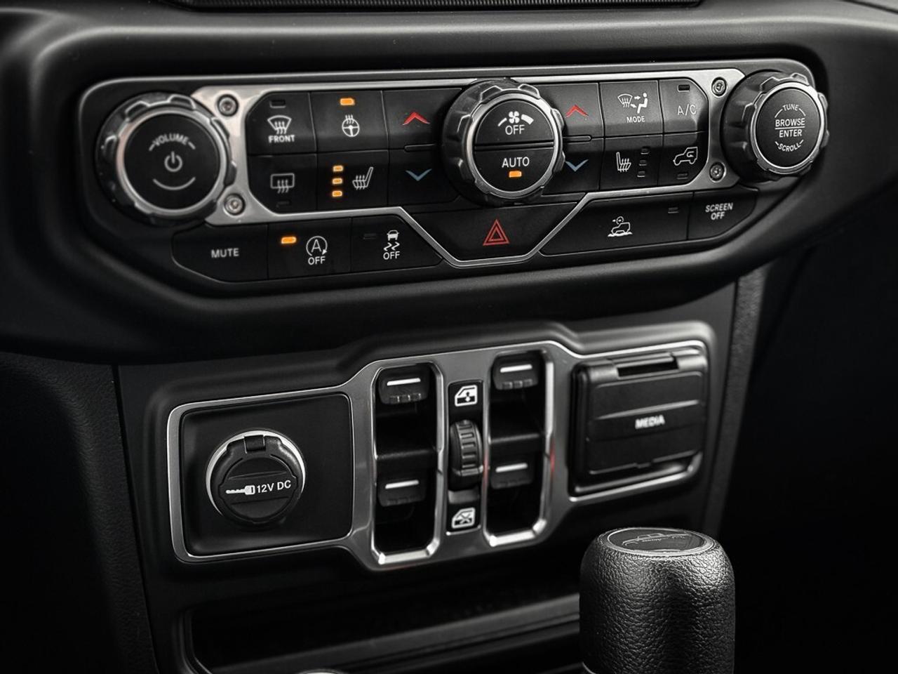2021 Jeep Gladiator Overland   TOW PKG   HEATED SEATS   REMOTE START Photo