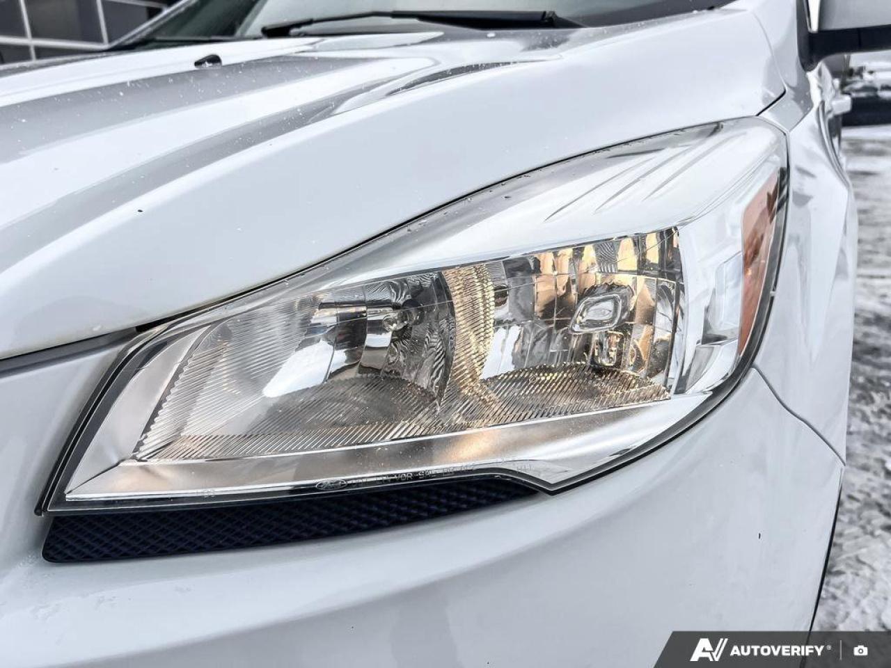 2015 Ford Escape SE   REVERSE CAMERA   VOICE ACT. SYSTEM REVERSE CA Photo