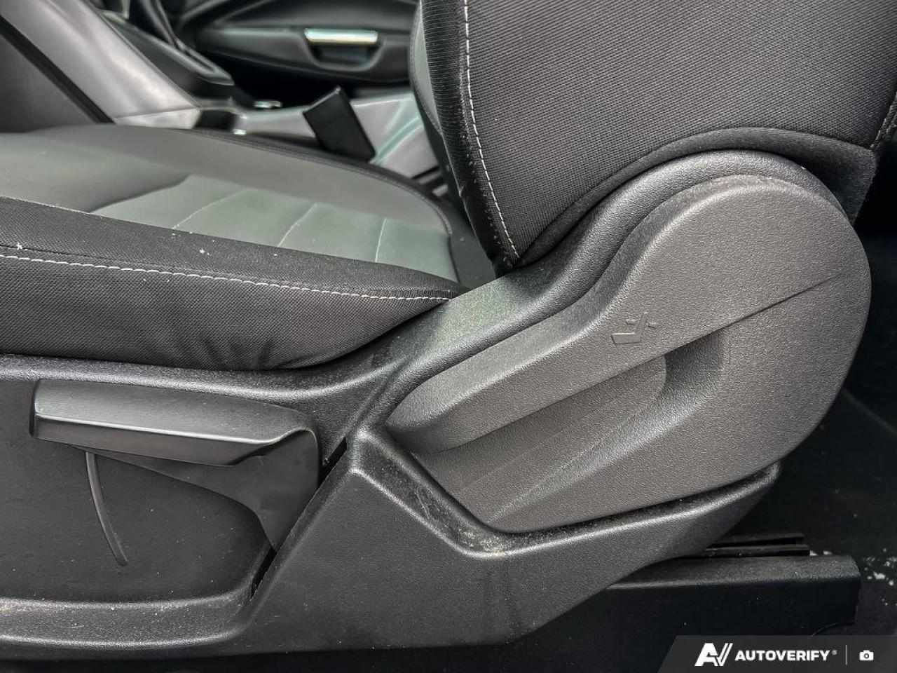 2015 Ford Escape SE   REVERSE CAMERA   VOICE ACT. SYSTEM REVERSE CA Photo