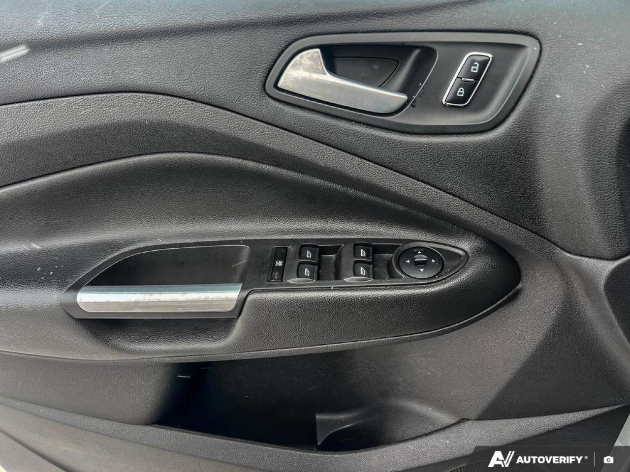 2015 Ford Escape SE   REVERSE CAMERA   VOICE ACT. SYSTEM REVERSE CA Photo