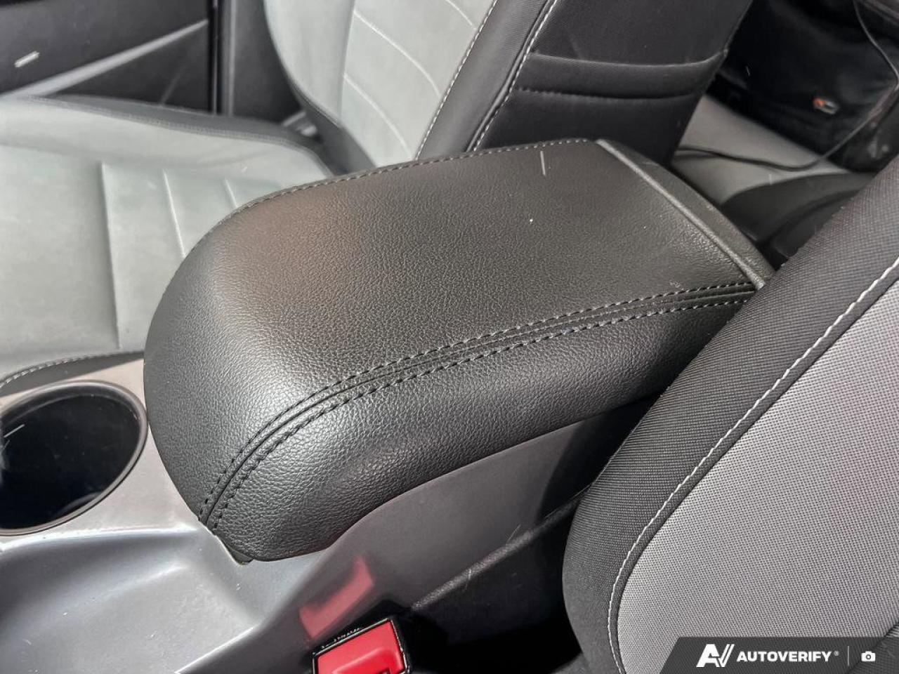 2015 Ford Escape SE   REVERSE CAMERA   VOICE ACT. SYSTEM REVERSE CA Photo