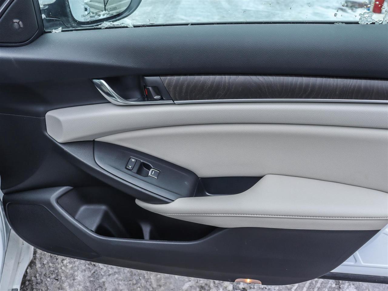 2022 Honda Accord Touring LEATHER NAVI SUNROOF Photo