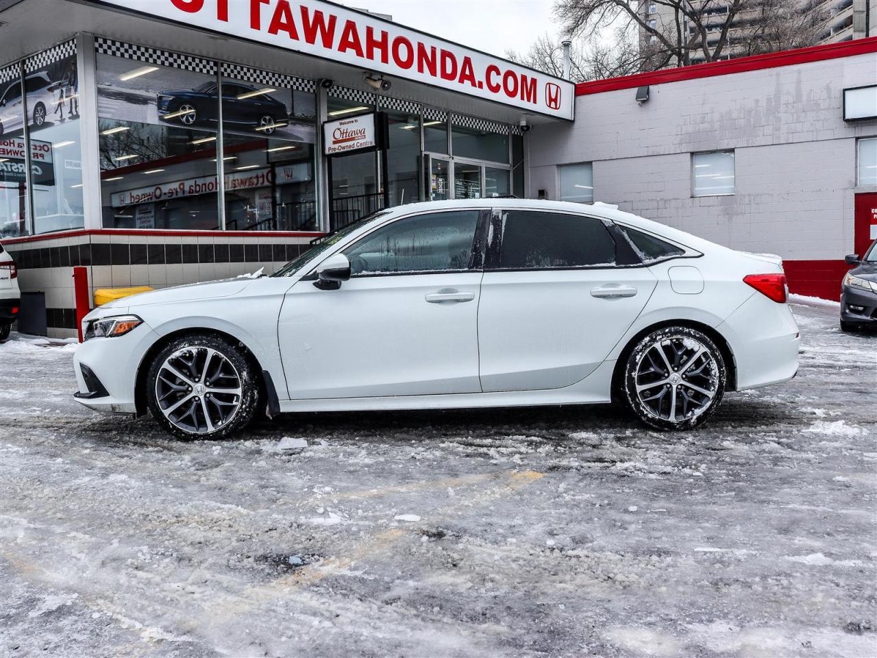2022 Honda Civic TOURING LEATHER NAVI SUNROOF Photo4