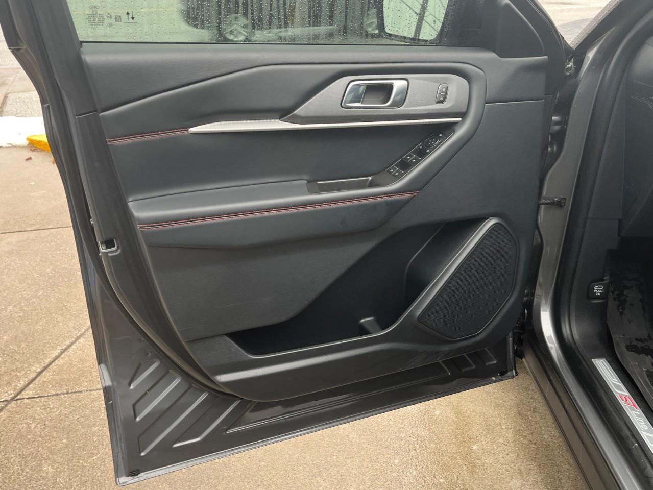 2025 Ford Explorer ST-LINE PERFECT CONDITION Photo