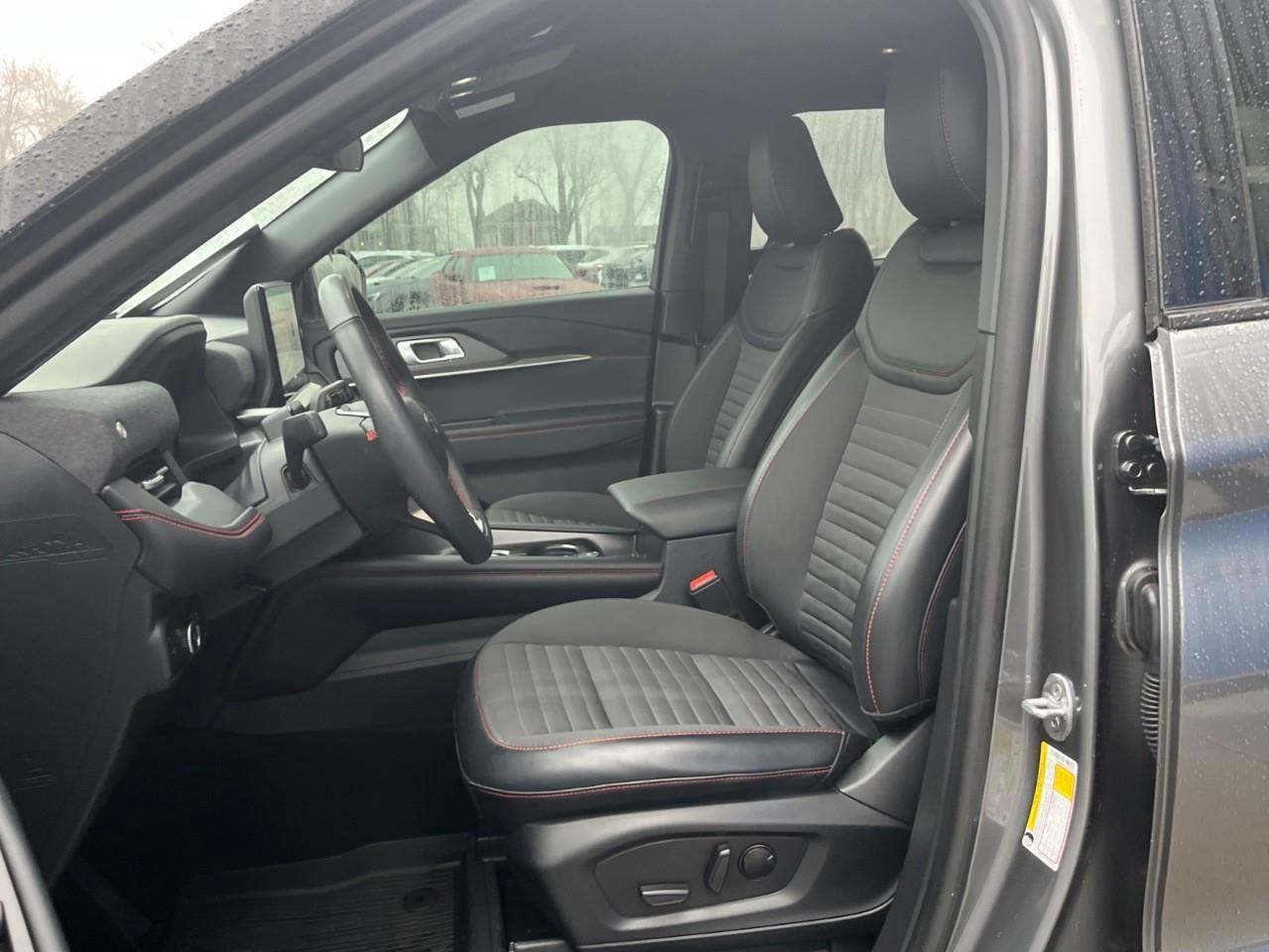 2025 Ford Explorer ST-LINE PERFECT CONDITION Photo