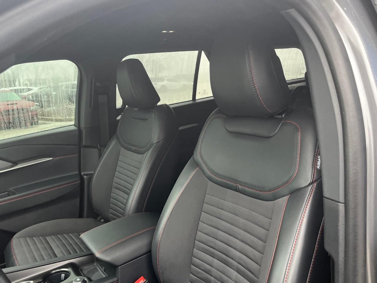 2025 Ford Explorer ST-LINE PERFECT CONDITION Photo