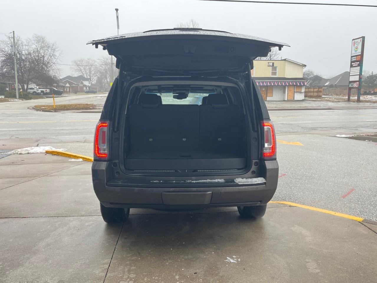 2019 GMC Yukon SLT IMPECCABLE LOCAL TRADE Photo