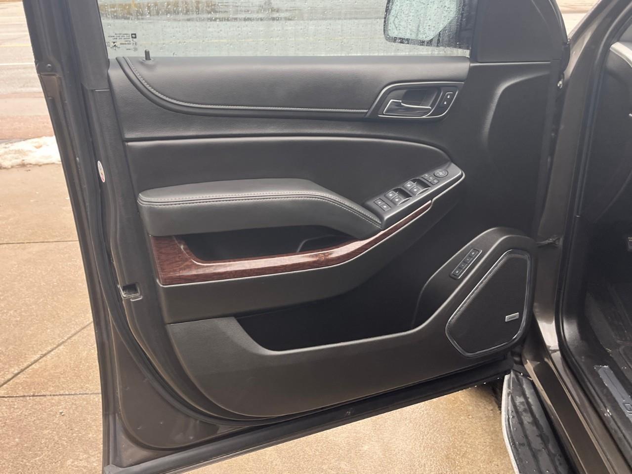 2019 GMC Yukon SLT IMPECCABLE LOCAL TRADE Photo