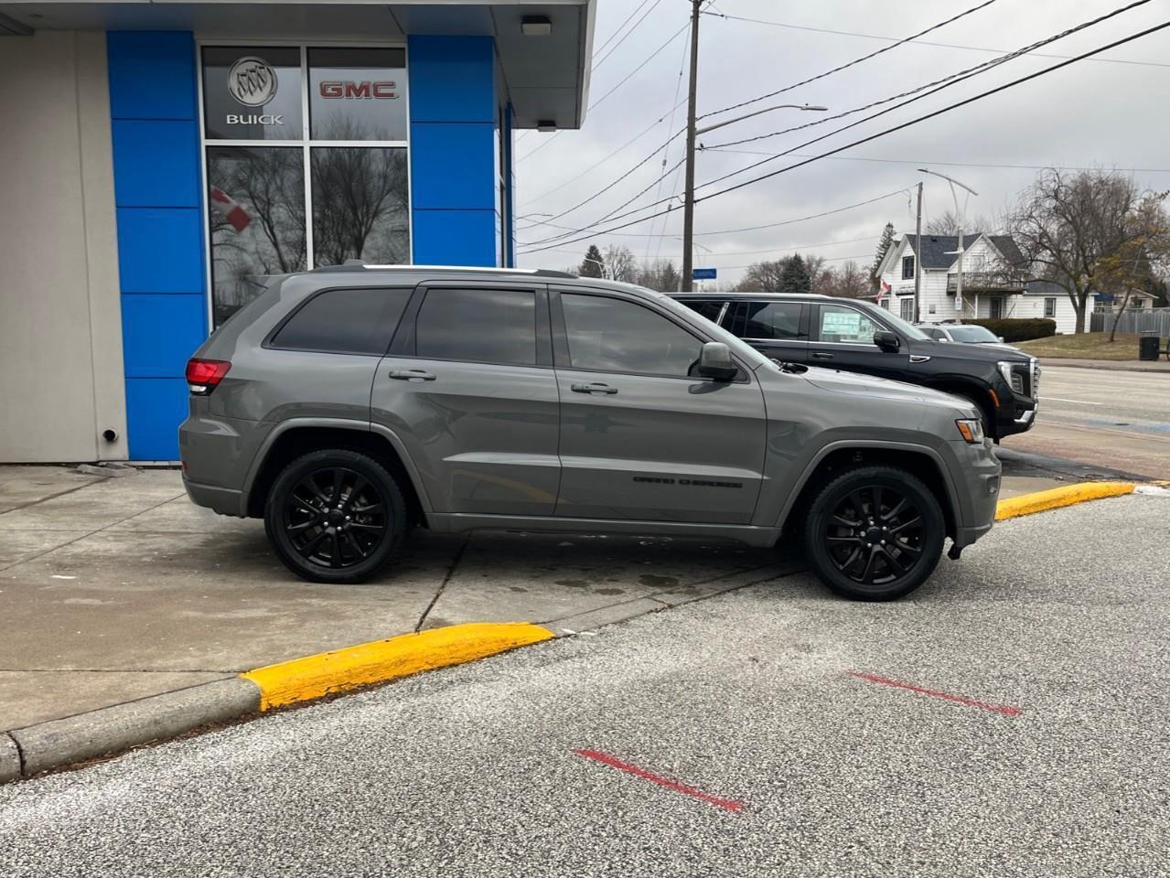 2019 Jeep Grand Cherokee ALTITUDE CLEAN LOCAL TRADE Photo3