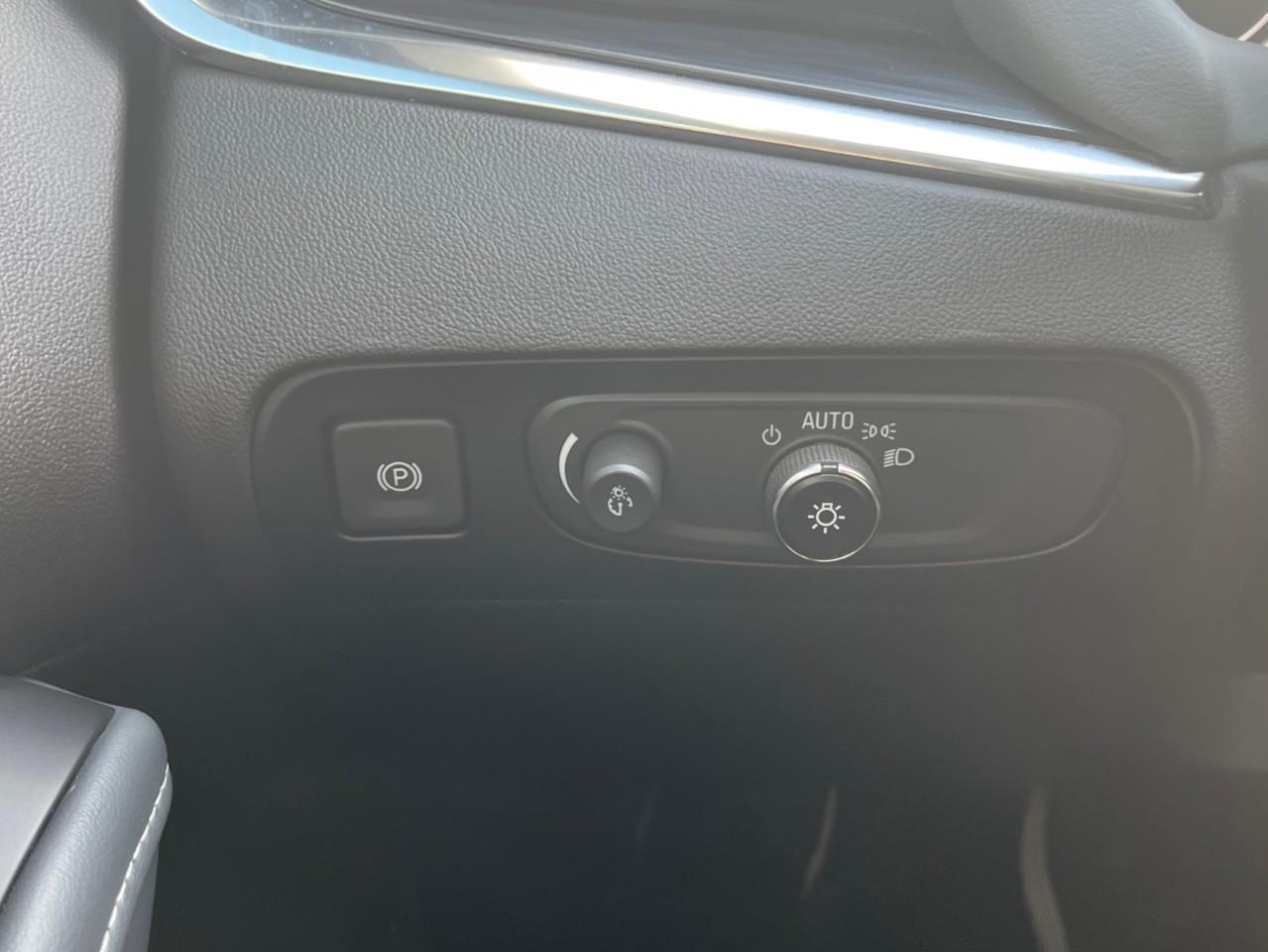 2021 Buick Enclave ESSENCE EXTRA CLEAN TRADE Photo