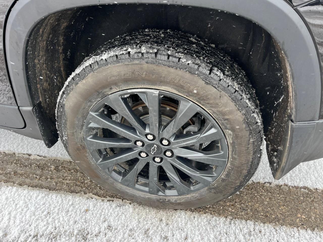 2023 Chevrolet Traverse RSRS, 3.6L V6, AWD, 7-PASSANGER, ALLOYS, BOSE, LOW Photo