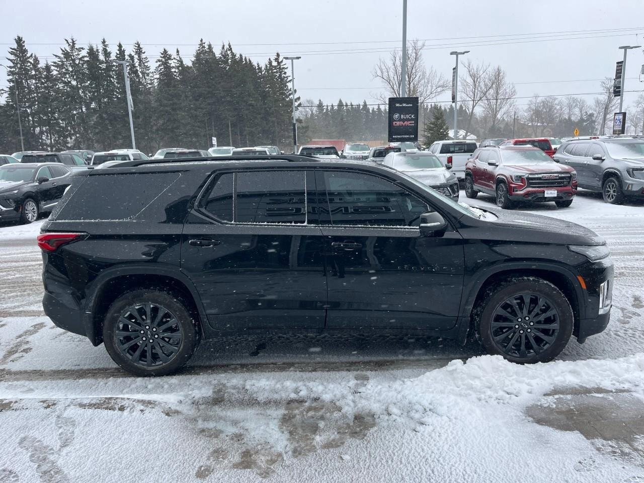 2023 Chevrolet Traverse RSRS, 3.6L V6, AWD, 7-PASSANGER, ALLOYS, BOSE, LOW Photo