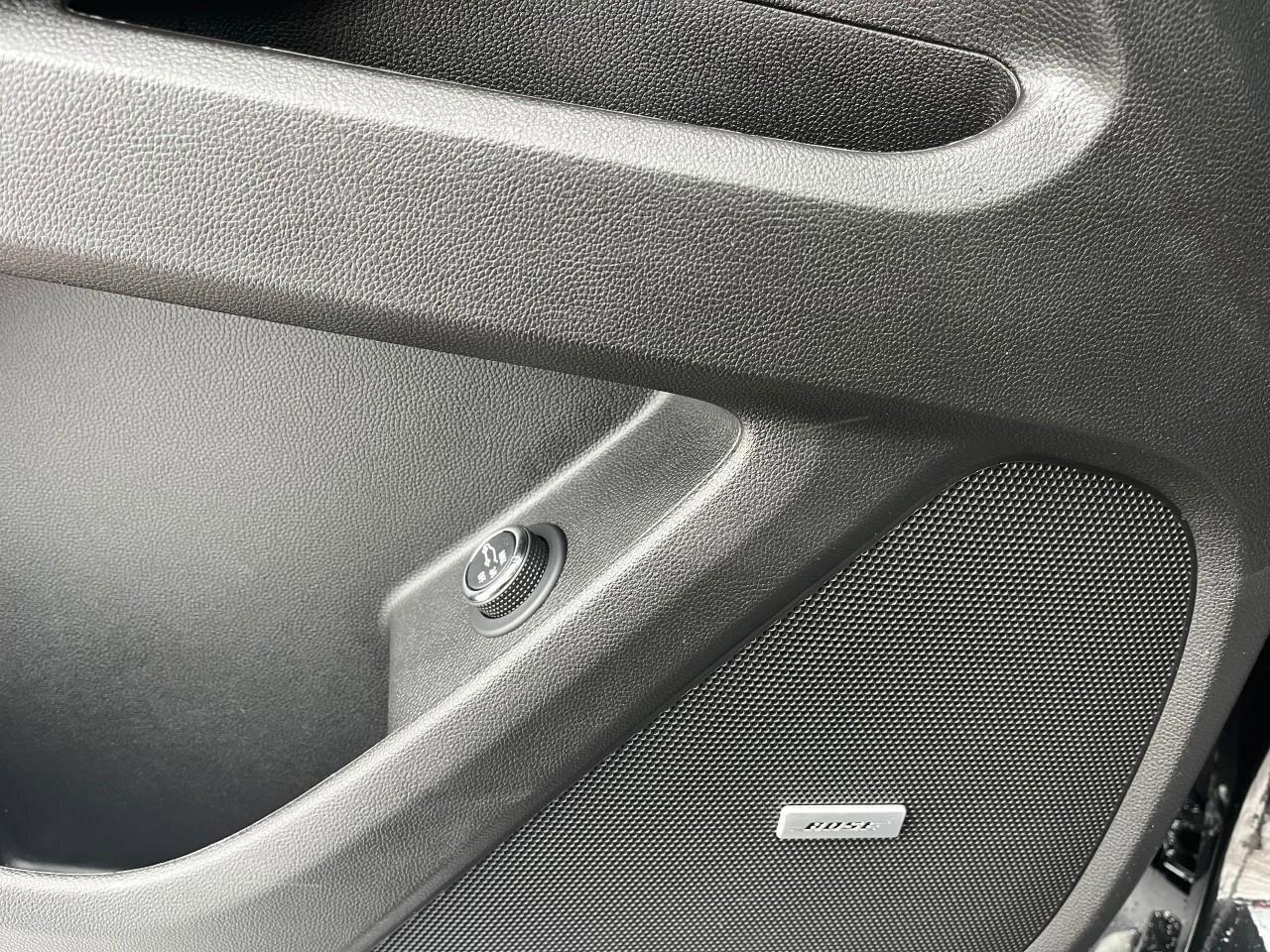 2023 Chevrolet Traverse RSRS, 3.6L V6, AWD, 7-PASSANGER, ALLOYS, BOSE, LOW Photo