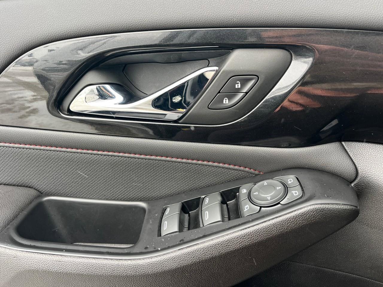 2023 Chevrolet Traverse RSRS, 3.6L V6, AWD, 7-PASSANGER, ALLOYS, BOSE, LOW Photo