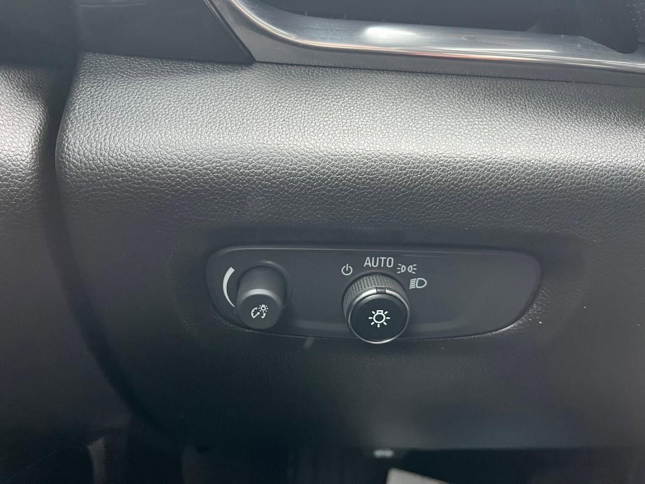 2023 Chevrolet Traverse RSRS, 3.6L V6, AWD, 7-PASSANGER, ALLOYS, BOSE, LOW Photo