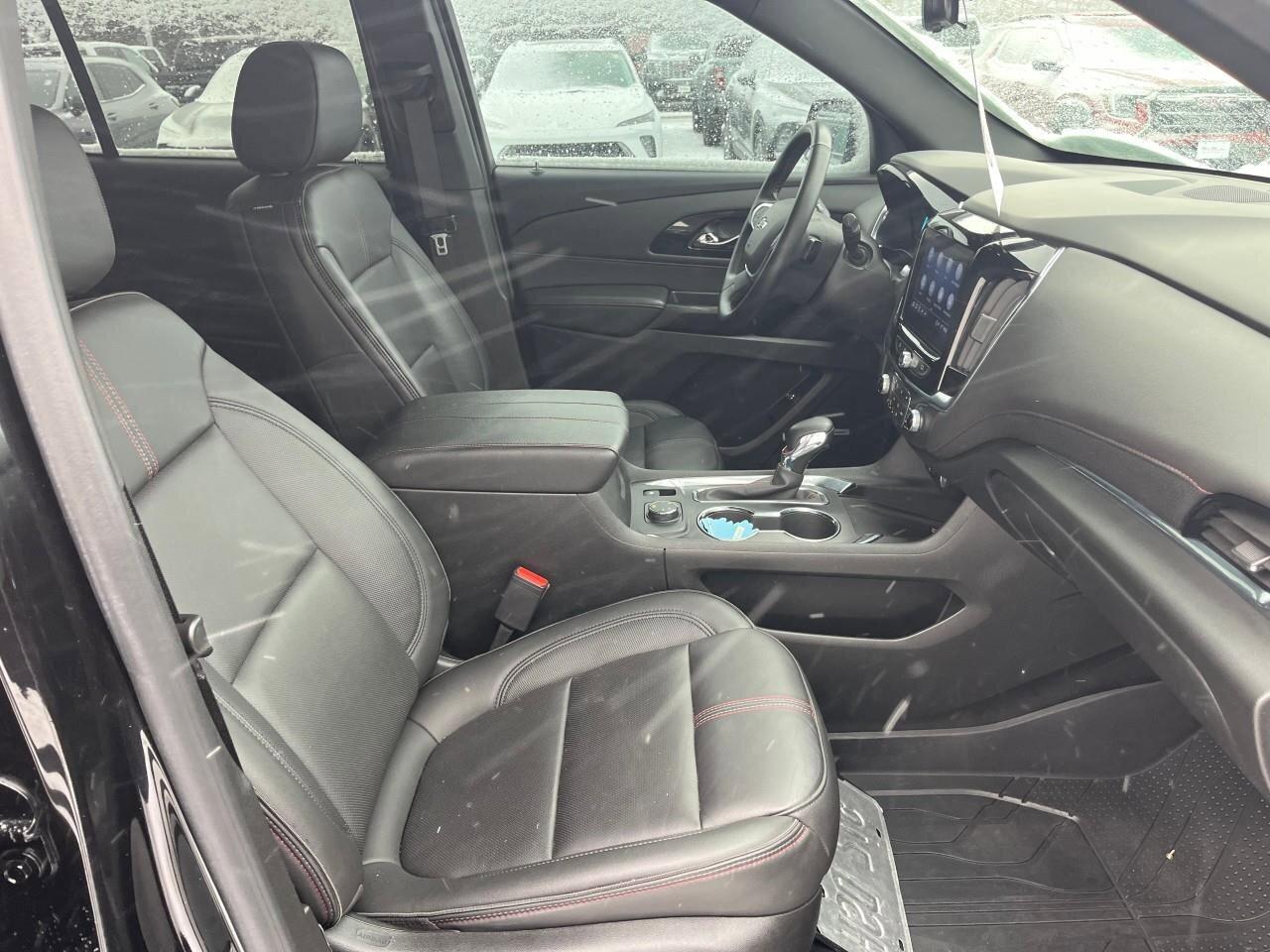 2023 Chevrolet Traverse RSRS, 3.6L V6, AWD, 7-PASSANGER, ALLOYS, BOSE, LOW Photo