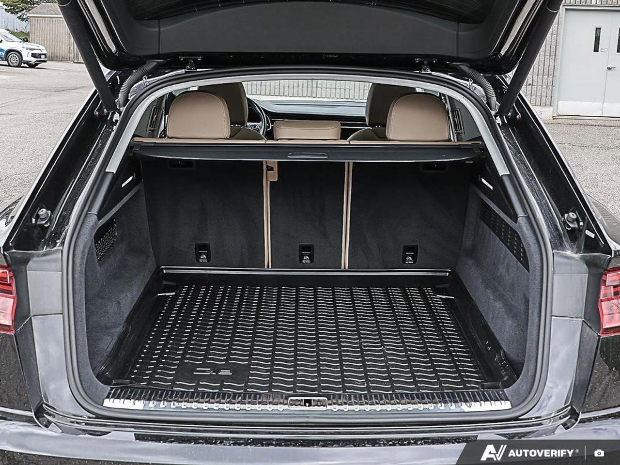 2019 Audi Q8 ProgressivACCIDENT-FREE, DRIVERS ASSIST PACK, B&O Photo