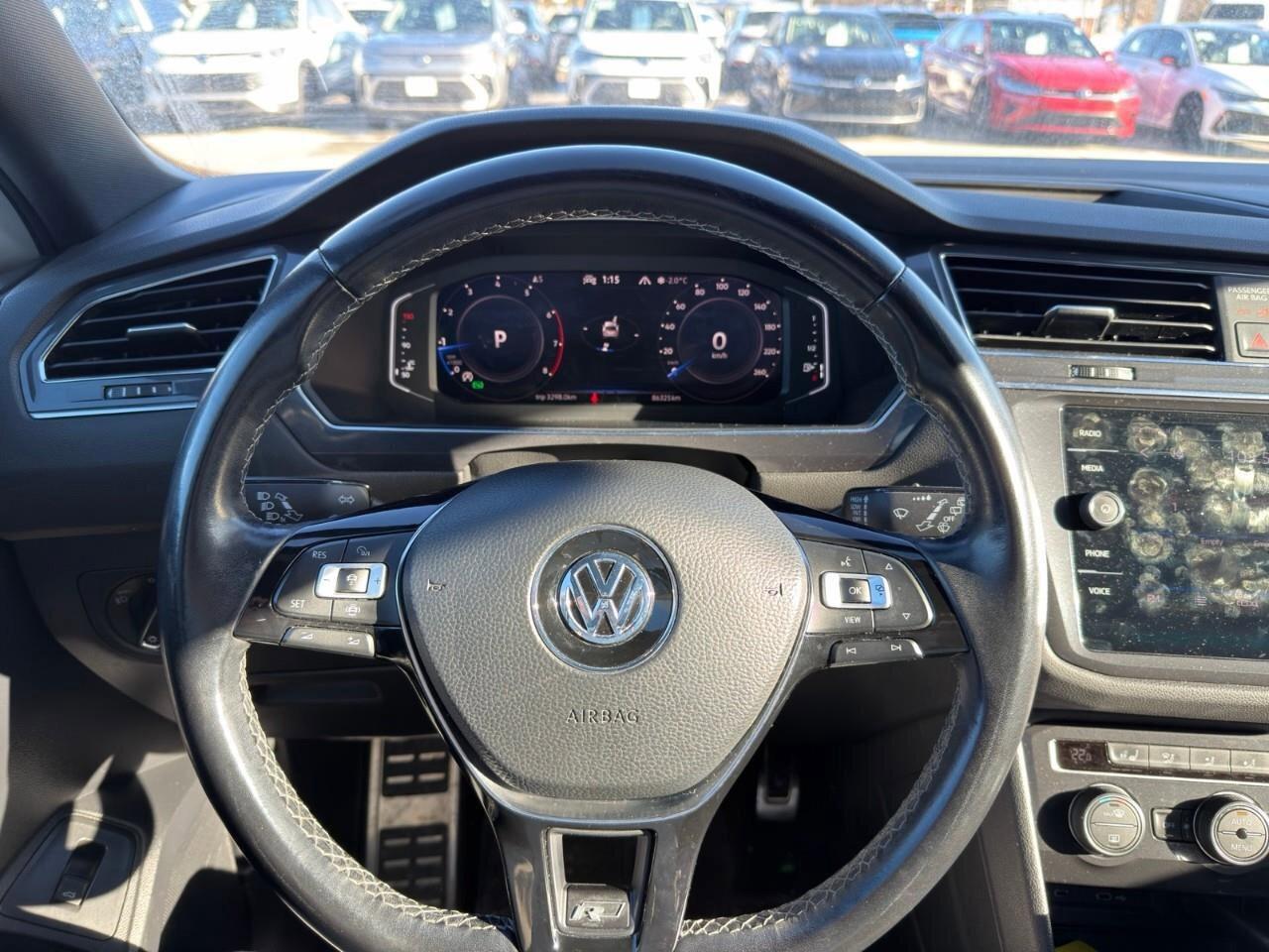 2021 Volkswagen Tiguan HighlineONE-OWNER, ACCIDENT-FREE, R-LINE, HTD LEAT Photo