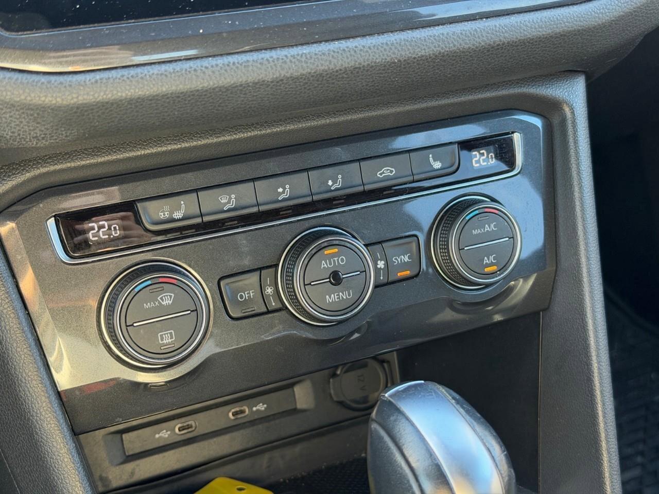 2021 Volkswagen Tiguan HighlineONE-OWNER, ACCIDENT-FREE, R-LINE, HTD LEAT Photo